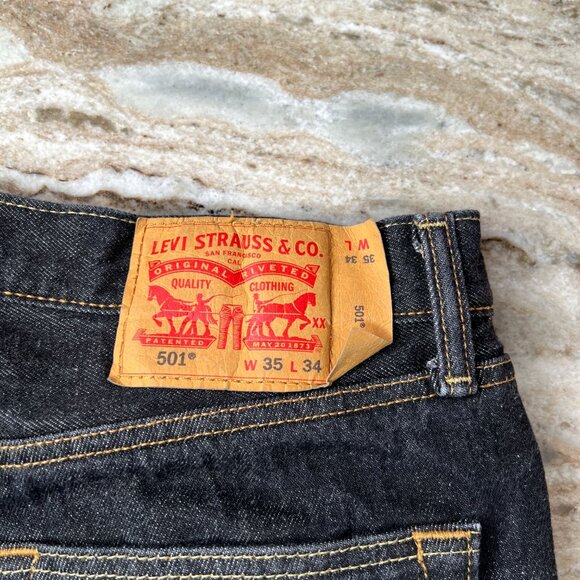 Levis 501 Original Fit Mens Jeans Button Fly Black Sz 35x34 Hemmed to 31” Inseam - Picture 3 of 9